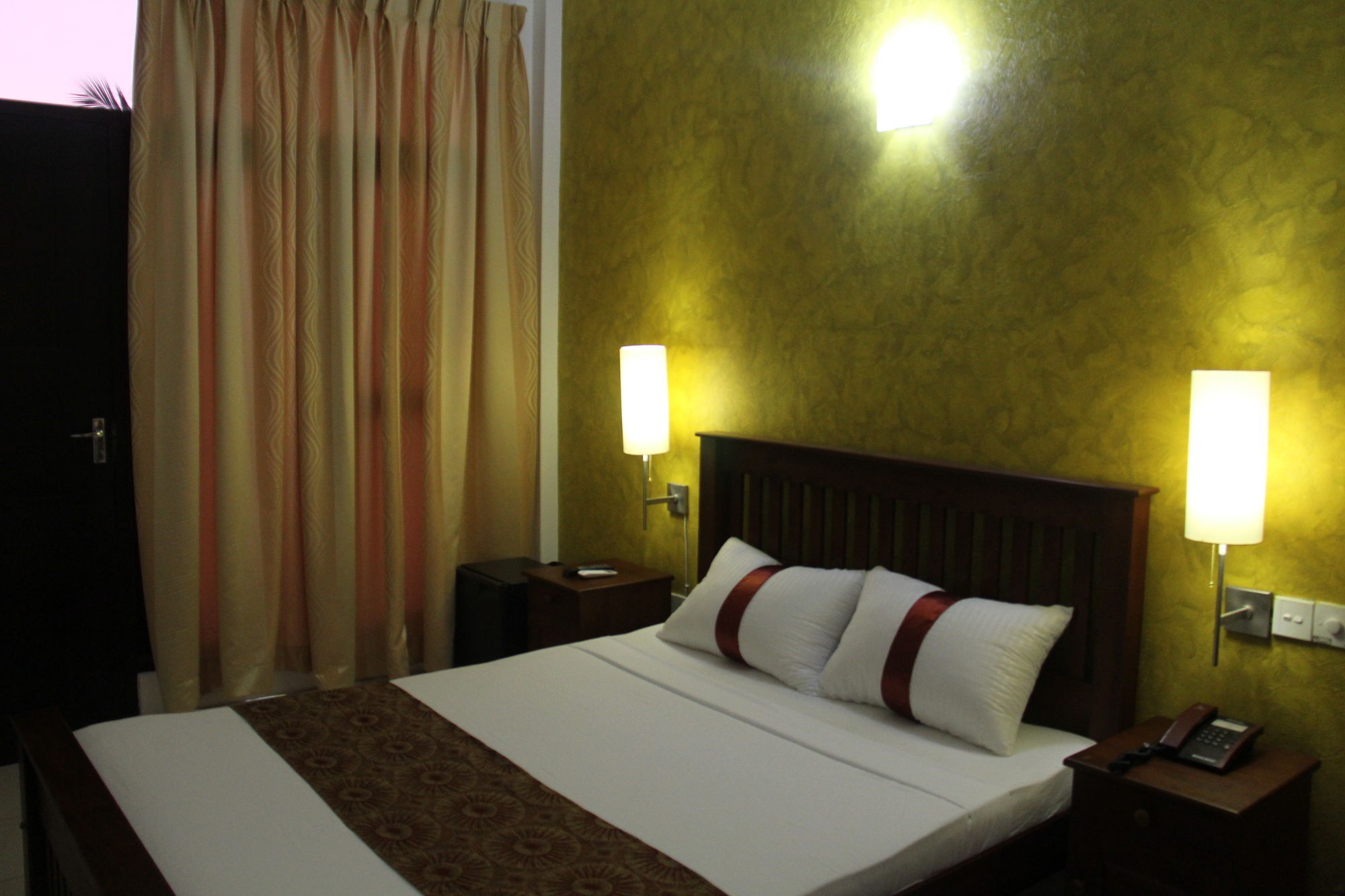 Zendara Hotel ネゴンボ エクステリア 写真